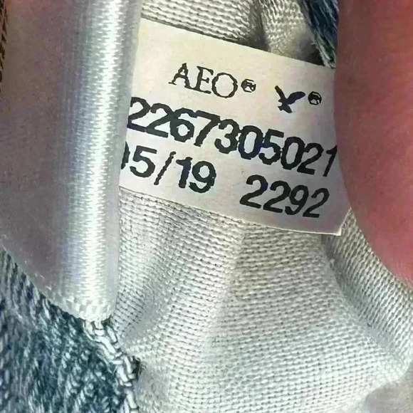 American Eagle AE Curvy Mom Jean #2292 6R Denim Frayed Distressed - Picture 8 of 9